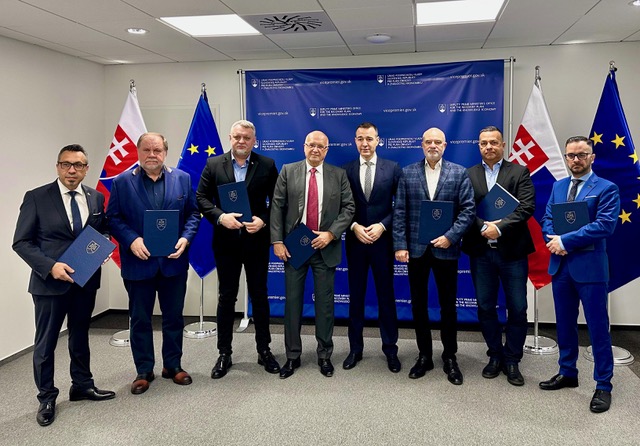 Komora vstupuje do partnerstva pre technologické centrum